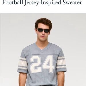Abercrombie & Fitch men’s Xs football inspired sweater shirt top blue white
